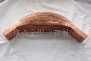 躸